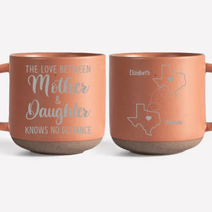L'amour entre les familles ne connaît pas de distance - Tasse en céramique personnalisée pour la famille - Cadeau pour les membres de la famille