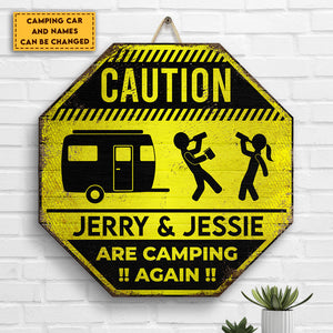 Attention camping ! Panneau en bois personnalisé ! Cadeau pour les amateurs de camping.