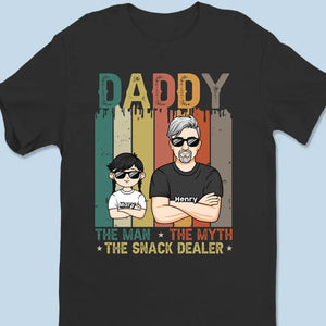L'Homme, le Mythe, le Marchand de Snacks - T-shirt, sweat à capuche, sweat-shirt unisexe personnalisé pour la famille - Cadeau pour papa, grand-père