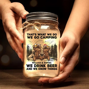 On boit de la bière et on sait des choses - Lampe de camping personnalisée en pot Mason - Cadeau pour couple, mari, femme, amoureux du camping