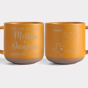 L'amour entre les familles ne connaît pas de distance - Tasse en céramique personnalisée pour la famille - Cadeau pour les membres de la famille