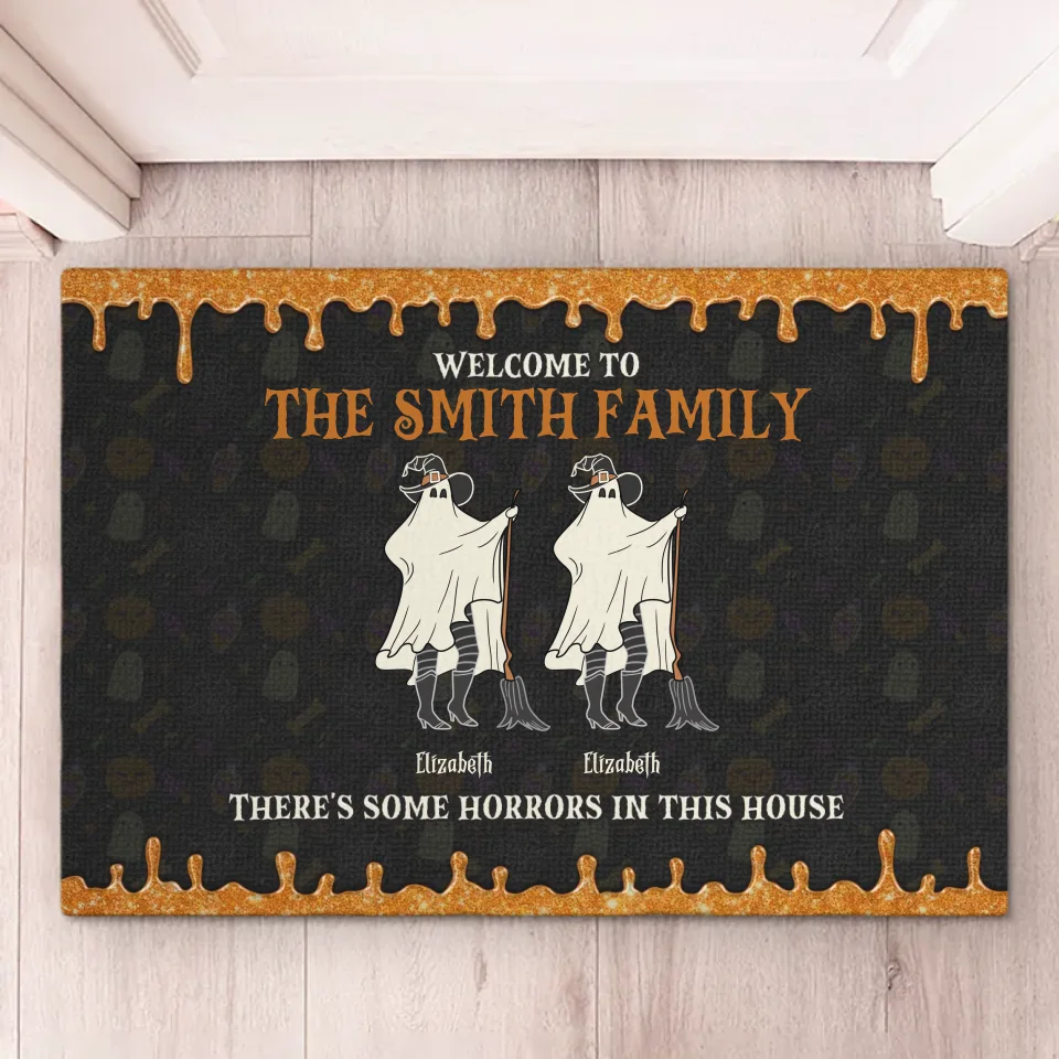 Il y a des horreurs dans cette maison - Tapis décoratif personnalisé pour la maison - Cadeau d'Halloween pour les membres de la famille