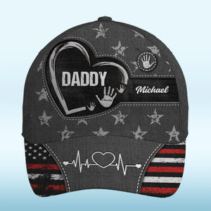 Petites mains, grand amour pour toi - Chapeau personnalisé familial, casquette classique à imprimé intégral - Fête des pères, cadeau pour papa, grand-père