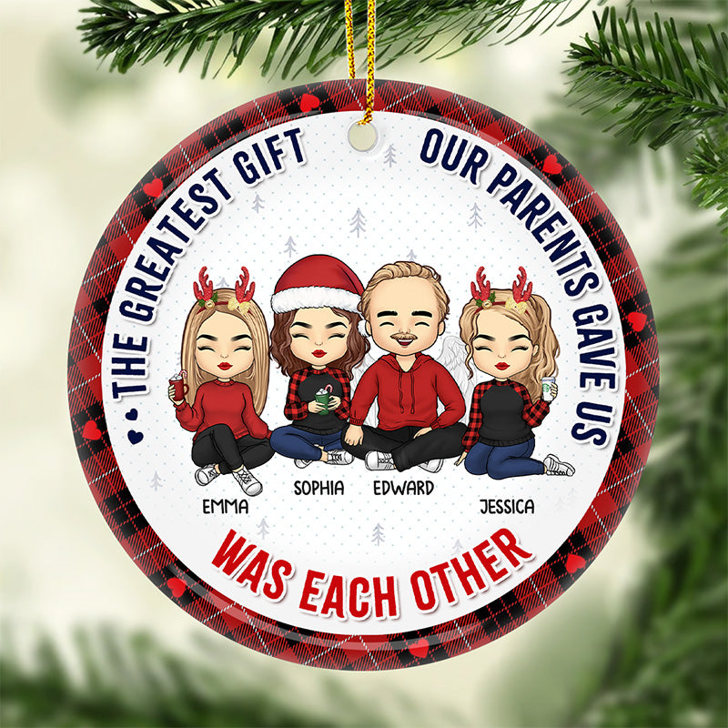 Le plus beau cadeau que nos parents nous ont offert - Ornement personnalisé pour la famille - Forme ronde en céramique - Cadeau de Noël pour les membres de la famille