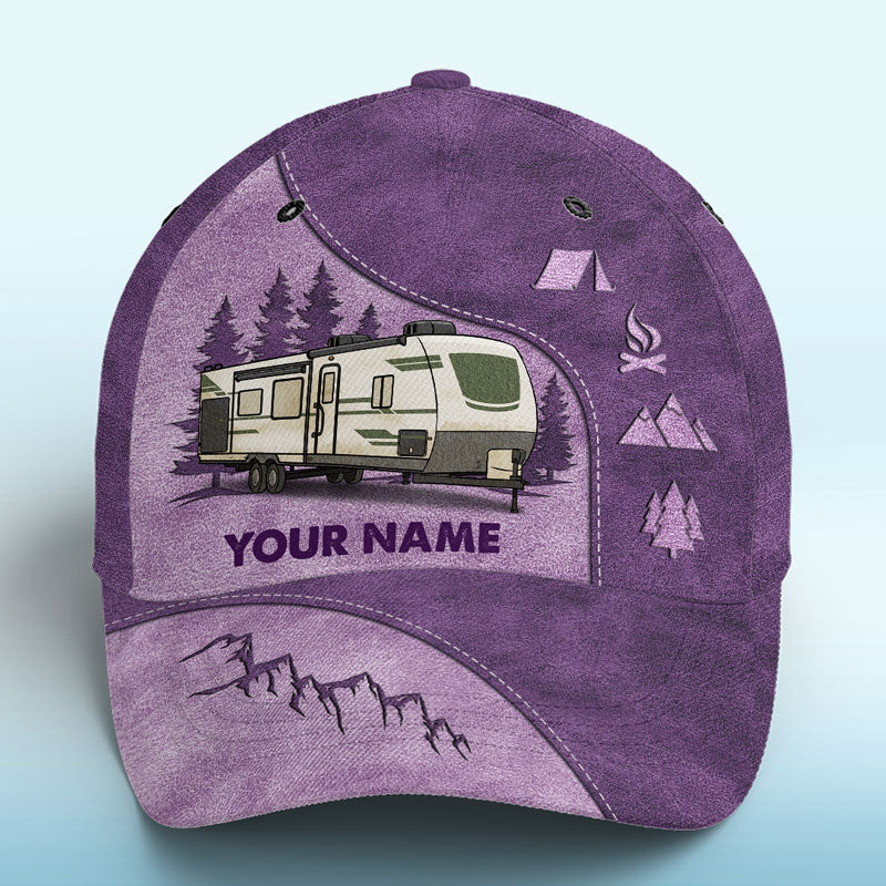 L'aventure vous attend dans la nature - Casquette de camping personnalisée, casquette classique à imprimé intégral - Cadeau pour les amateurs de camping