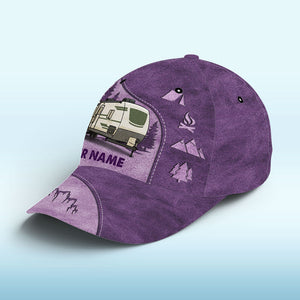 L'aventure vous attend dans la nature - Casquette de camping personnalisée, casquette classique à imprimé intégral - Cadeau pour les amateurs de camping
