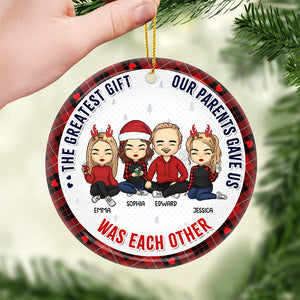 Le plus beau cadeau que nos parents nous ont offert - Ornement personnalisé pour la famille - Forme ronde en céramique - Cadeau de Noël pour les membres de la famille