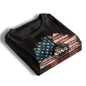 T-shirt, sweat à capuche et sweat-shirt unisexe personnalisé « July Flower Nana » - Cadeau d'anniversaire pour maman et grand-mère