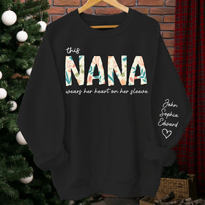Ma grand-mère porte son cœur sur sa manche - Sweat-shirt unisexe personnalisé avec motif sur la manche - Cadeau d'anniversaire pour maman et grand-mère