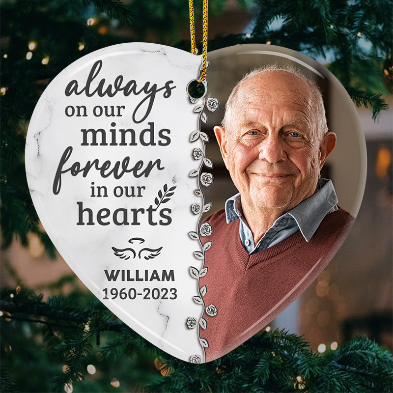 Photo personnalisée pour toujours dans nos cœurs - Ornement commémoratif personnalisé en forme de cœur en céramique - Cadeau de Noël, cadeau de condoléances pour les membres de la famille