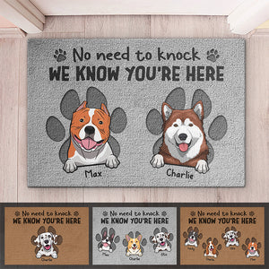 Pas besoin de frapper, nous savons que vous êtes là - Tapis décoratif personnalisé pour chien - Cadeau pour les propriétaires d'animaux et les amoureux des animaux