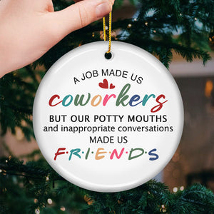 Tu es la raison pour laquelle je ne frappe pas les gens au travail - Ornement personnalisé pour collègue - Forme ronde en céramique - Cadeau de Noël pour collègues, amis de travail, collègues