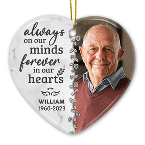 Photo personnalisée pour toujours dans nos cœurs - Ornement commémoratif personnalisé en forme de cœur en céramique - Cadeau de Noël, cadeau de condoléances pour les membres de la famille
