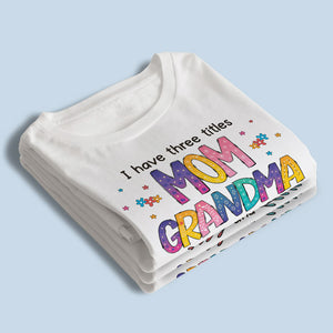 J'ai trois titres et je les porte tous - T-shirt unisexe personnalisé, sweat à capuche, sweat-shirt - Cadeau de fête des mères, d'anniversaire pour grand-mère, arrière-grand-mère