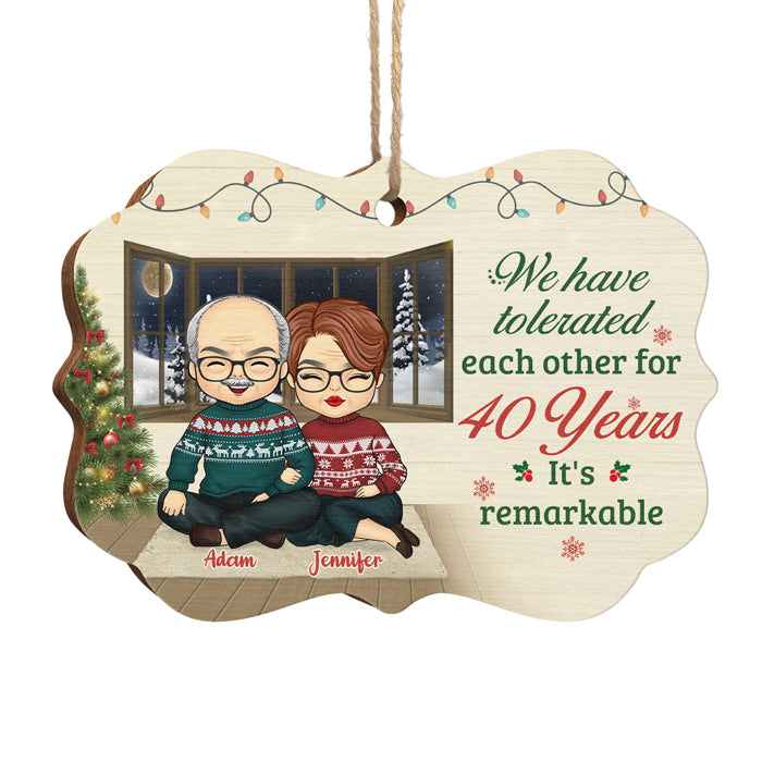 C'est remarquable que nous nous soyons tolérés les uns les autres - Décoration de Noël en bois personnalisée en forme de Benelux - Cadeau pour couple, mari et femme, anniversaire, fiançailles, mariage, cadeau de mariage, cadeau de Noël