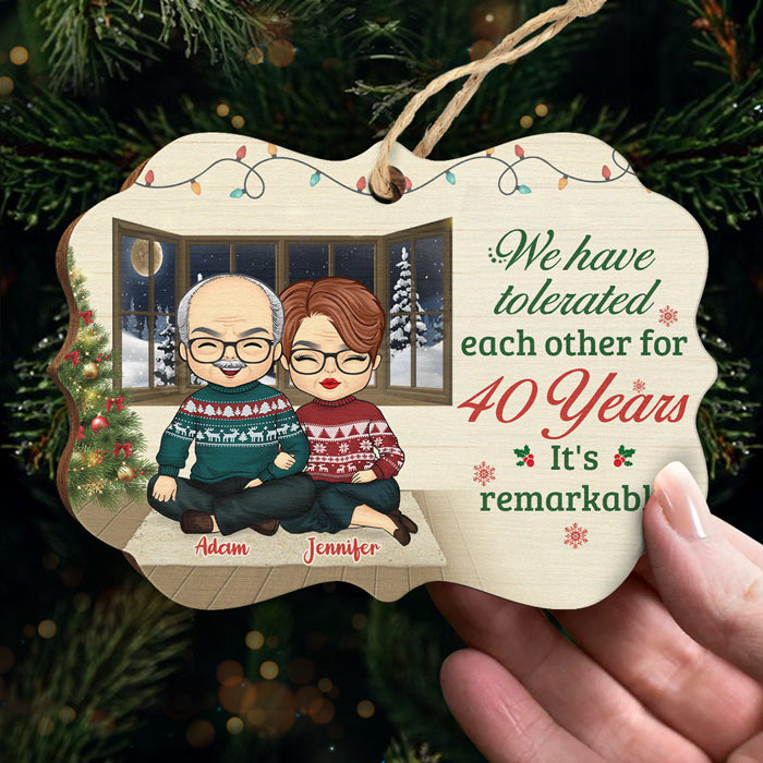C'est remarquable que nous nous soyons tolérés les uns les autres - Décoration de Noël en bois personnalisée en forme de Benelux - Cadeau pour couple, mari et femme, anniversaire, fiançailles, mariage, cadeau de mariage, cadeau de Noël