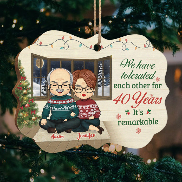 C'est remarquable que nous nous soyons tolérés les uns les autres - Décoration de Noël en bois personnalisée en forme de Benelux - Cadeau pour couple, mari et femme, anniversaire, fiançailles, mariage, cadeau de mariage, cadeau de Noël