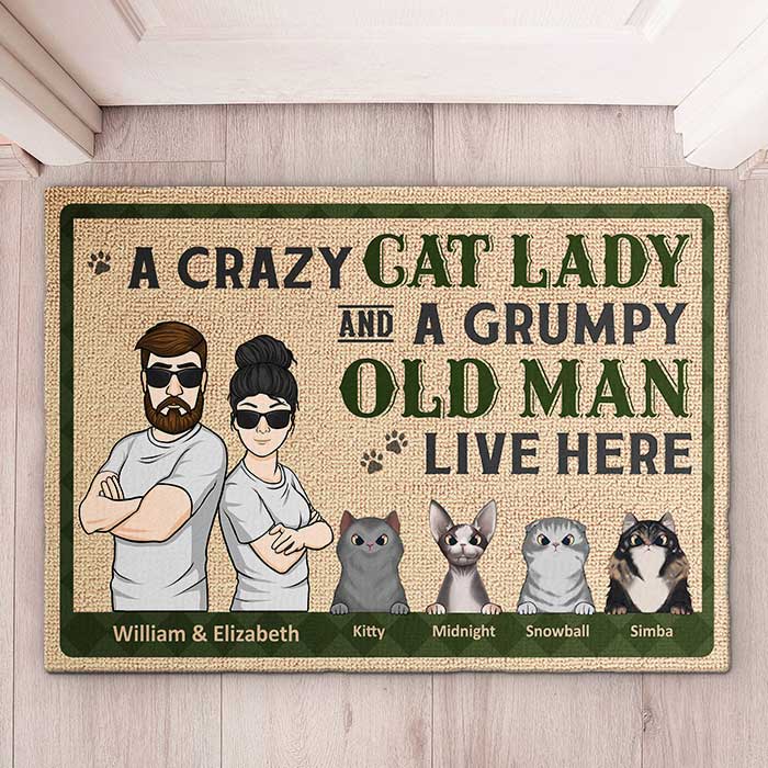 Une folle aux chats et un vieil homme grincheux - Tapis décoratif personnalisé - Cadeau pour les amoureux des animaux