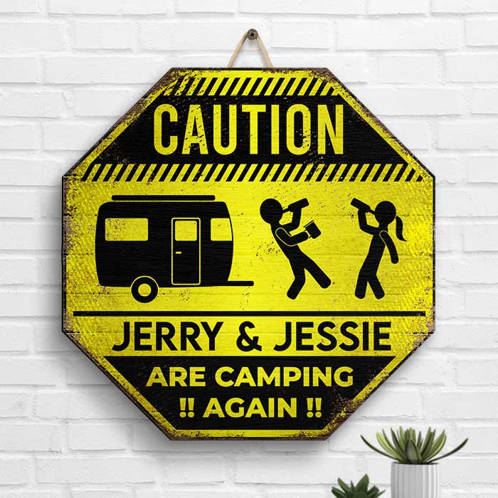 Attention camping ! Panneau en bois personnalisé ! Cadeau pour les amateurs de camping.