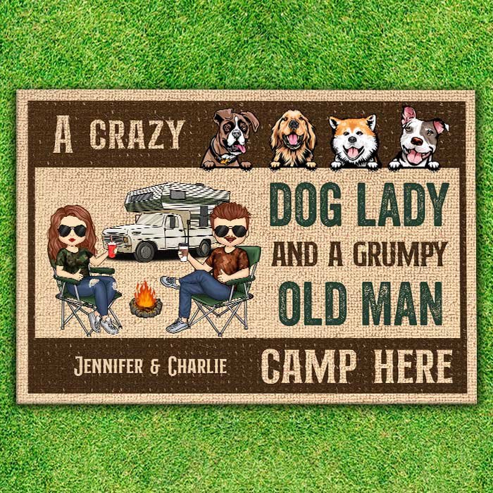 Une folle chienne campe ici - Tapis décoratif personnalisé - Cadeau pour les amateurs de camping