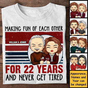 Se moquer les uns des autres et ne jamais se fatiguer - T-shirt unisexe personnalisé, sweat à capuche, sweat-shirt - Cadeau pour couple, mari, femme, anniversaire, fiançailles, mariage, cadeau de mariage