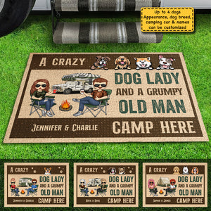Une folle chienne campe ici - Tapis décoratif personnalisé - Cadeau pour les amateurs de camping